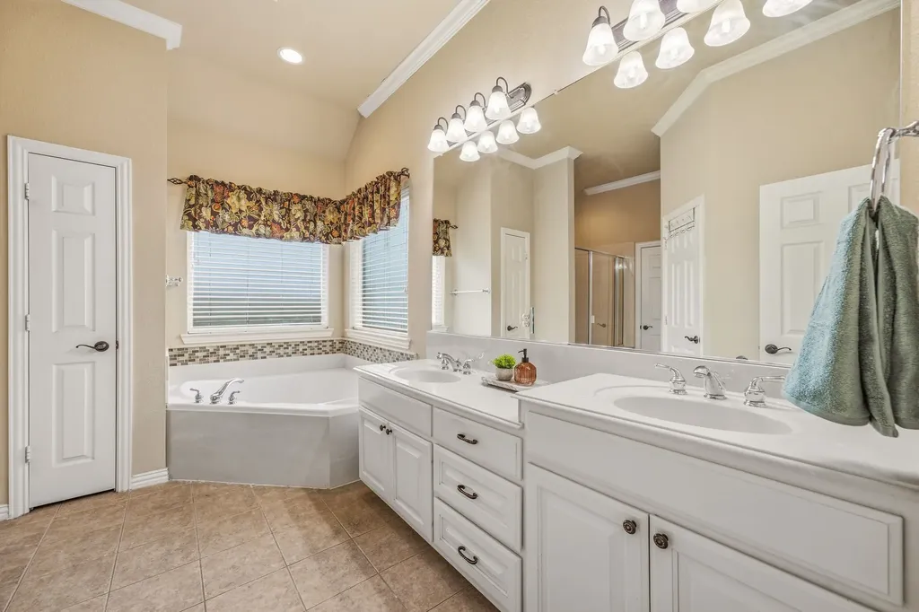 125 Rustling Elm Way Azle TX 76020