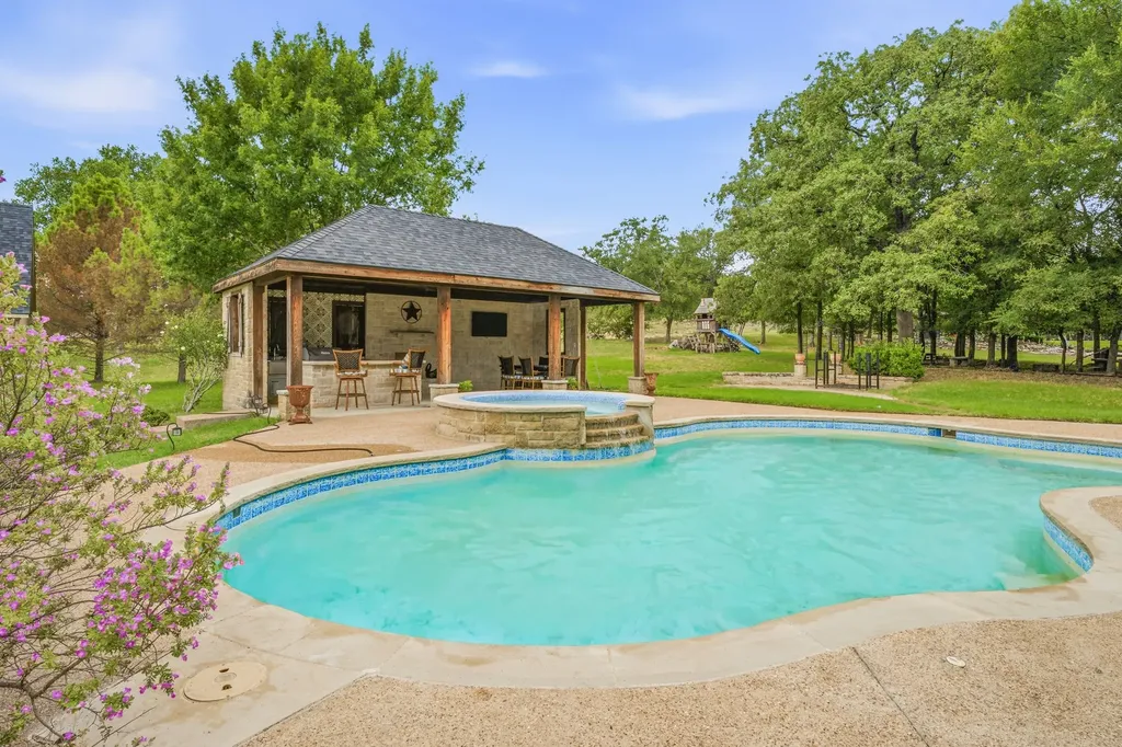 125 Rustling Elm Way Azle TX 76020
