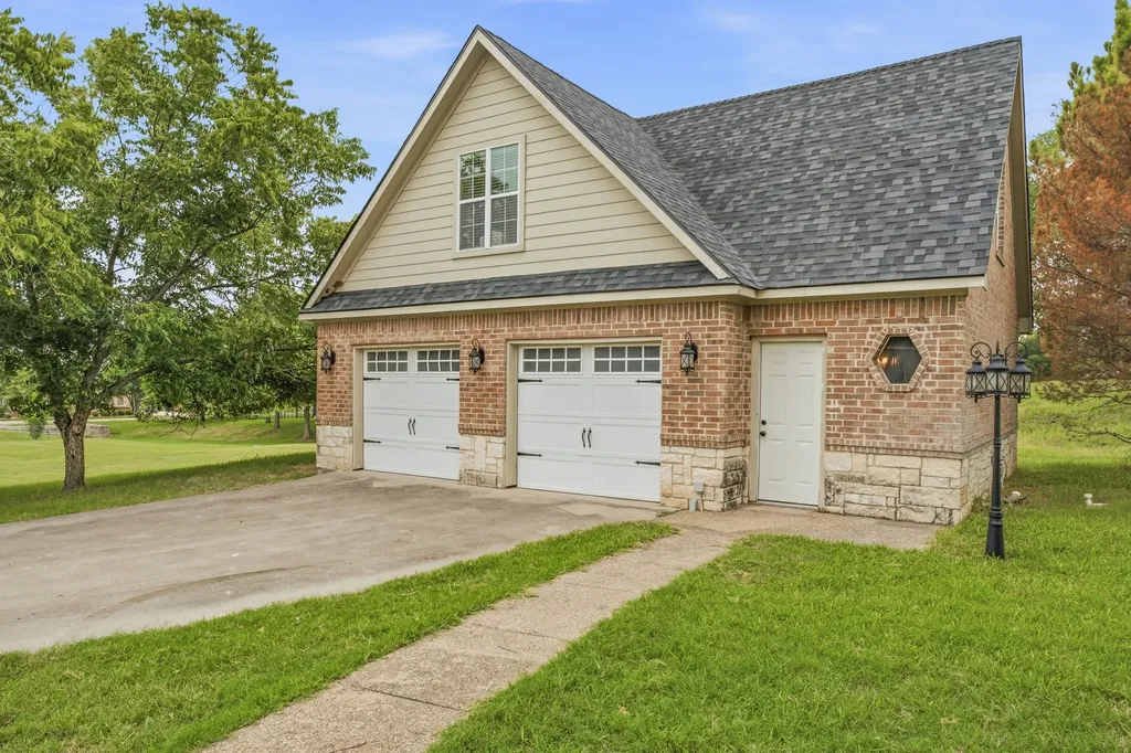 125 Rustling Elm Way Azle TX 76020