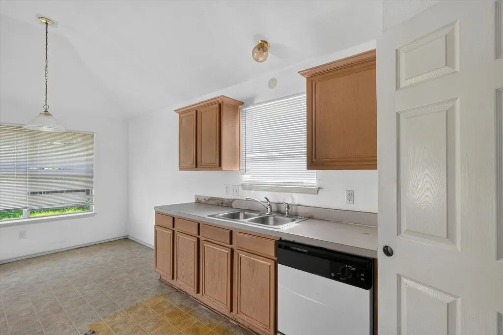 1414 Aviary Drive Desoto TX 75115