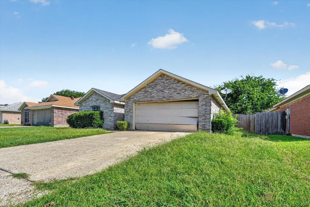 1414 Aviary Drive Desoto TX 75115