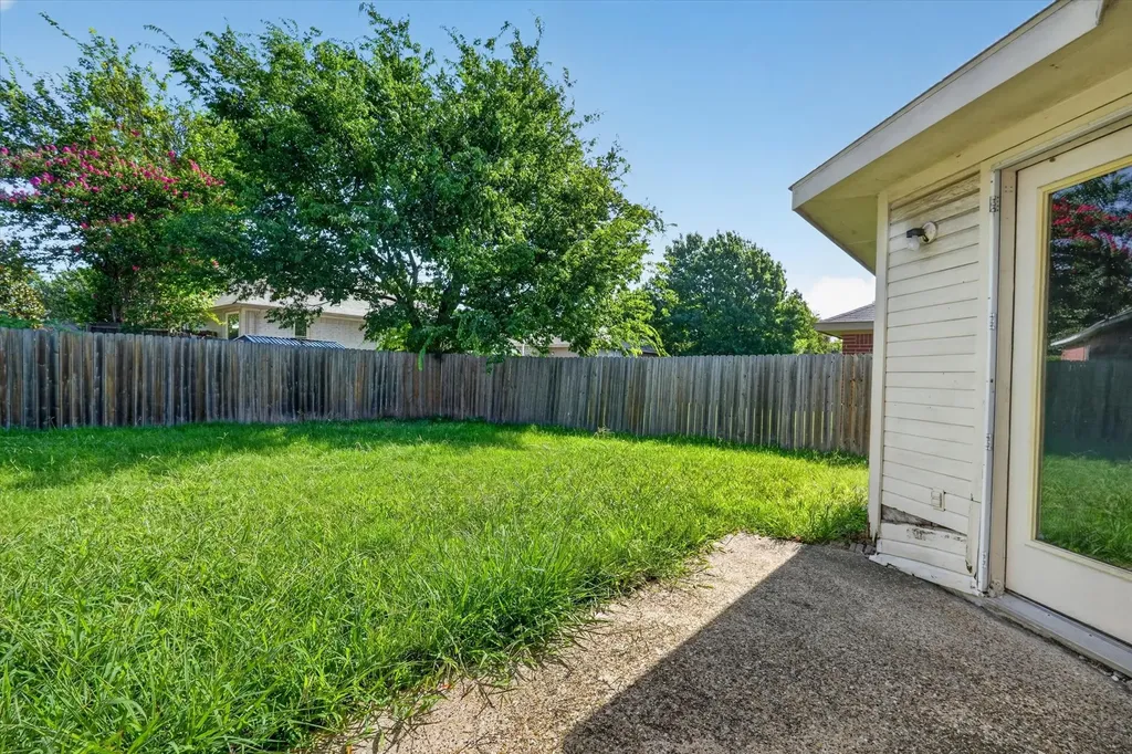 1414 Aviary Drive Desoto TX 75115