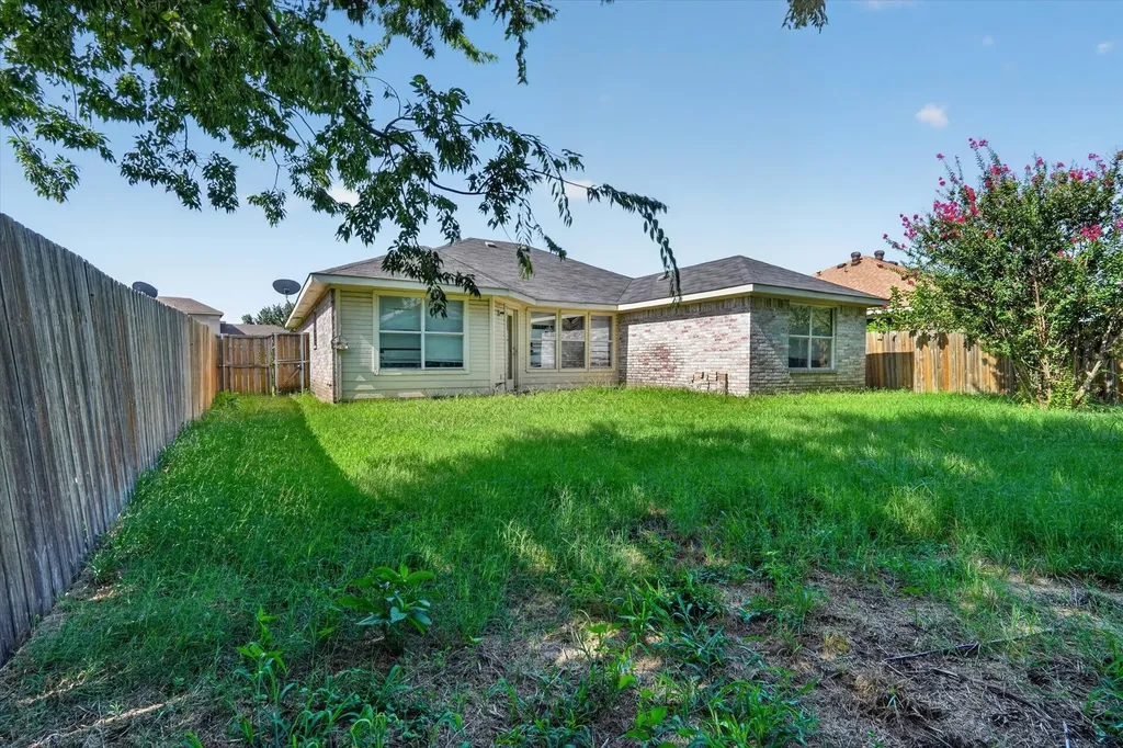 1414 Aviary Drive Desoto TX 75115