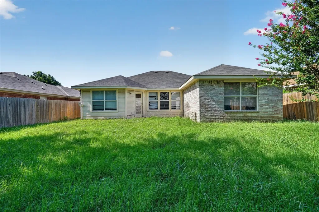 1414 Aviary Drive Desoto TX 75115