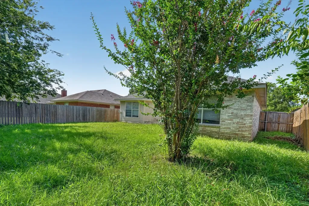 1414 Aviary Drive Desoto TX 75115