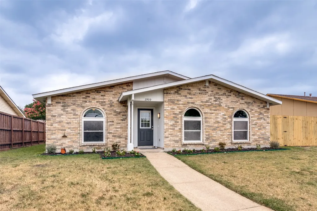 2909 Flagstone Drive Garland TX 75044