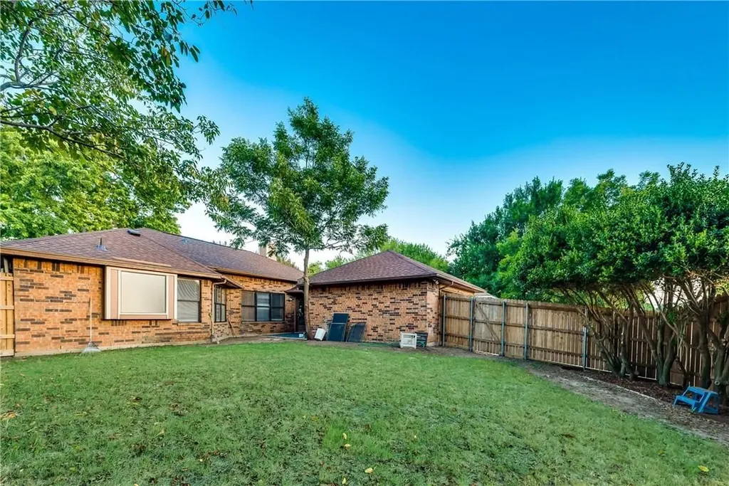 2809 Hampshire Drive Garland TX 75040