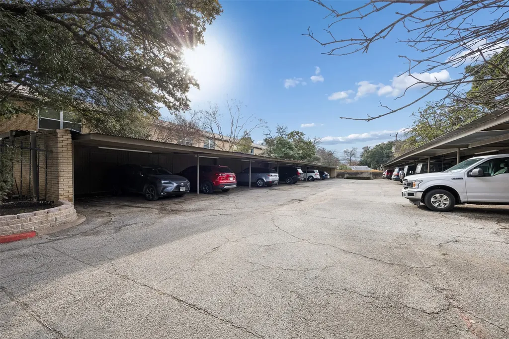 7506 W Northwest Highway Dallas TX 75225