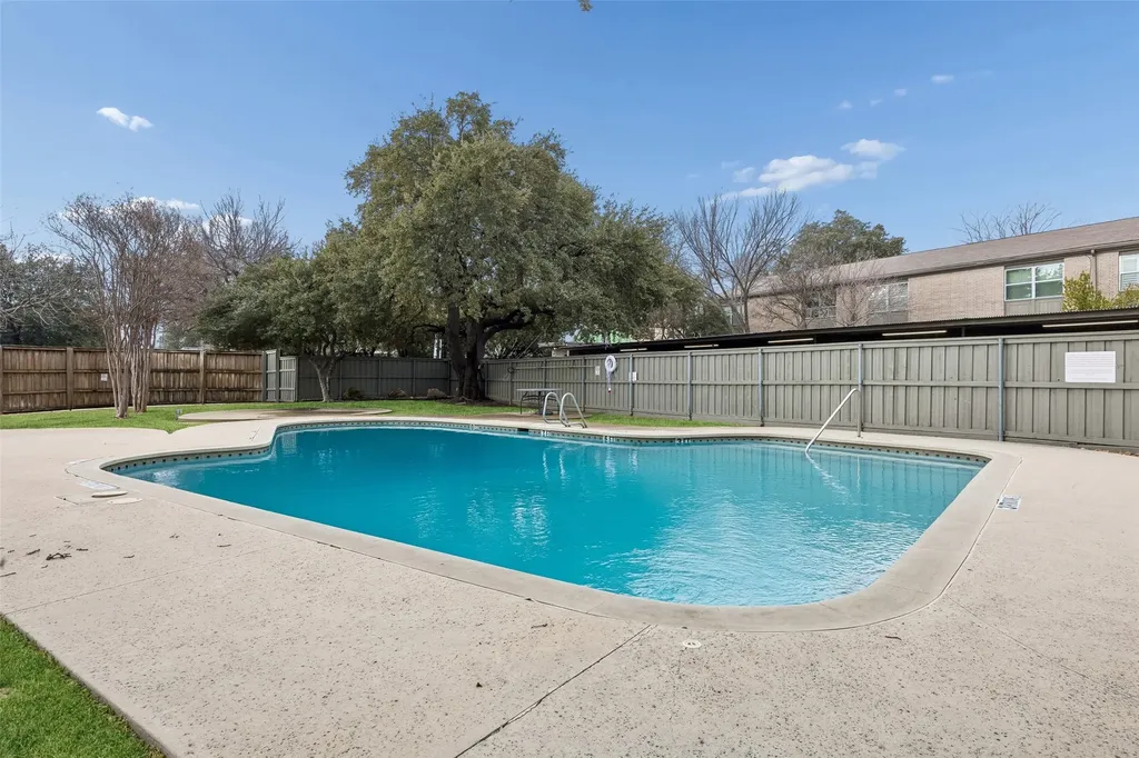 7506 W Northwest Highway Dallas TX 75225