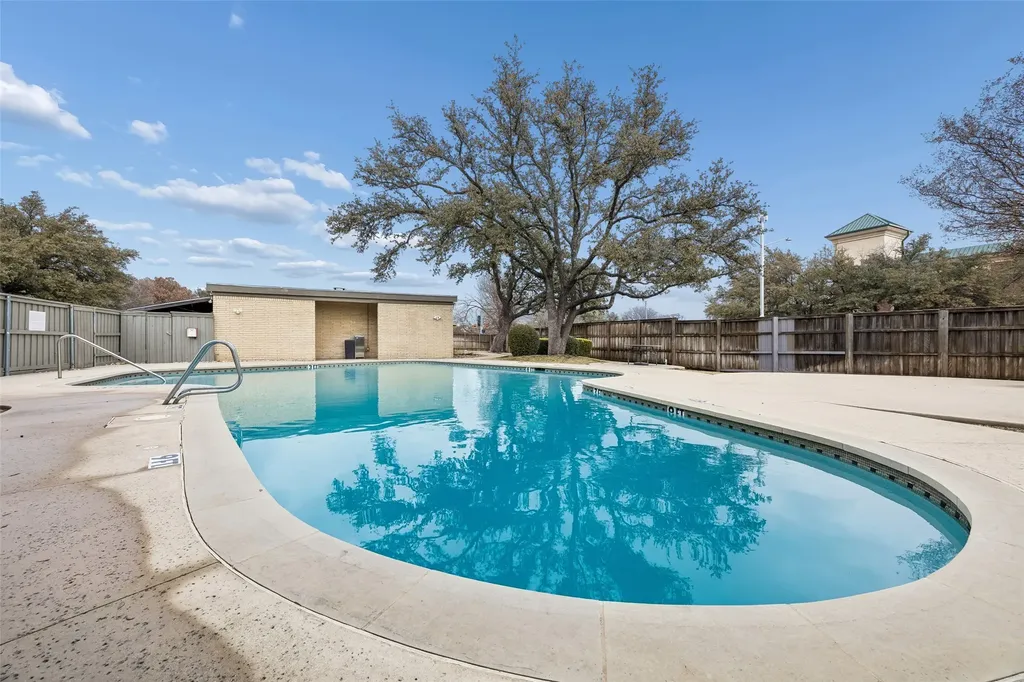 7506 W Northwest Highway Dallas TX 75225