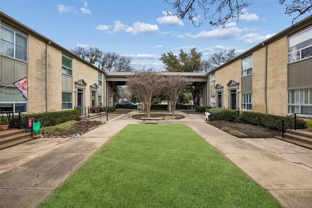 7506 W Northwest Highway Dallas TX 75225