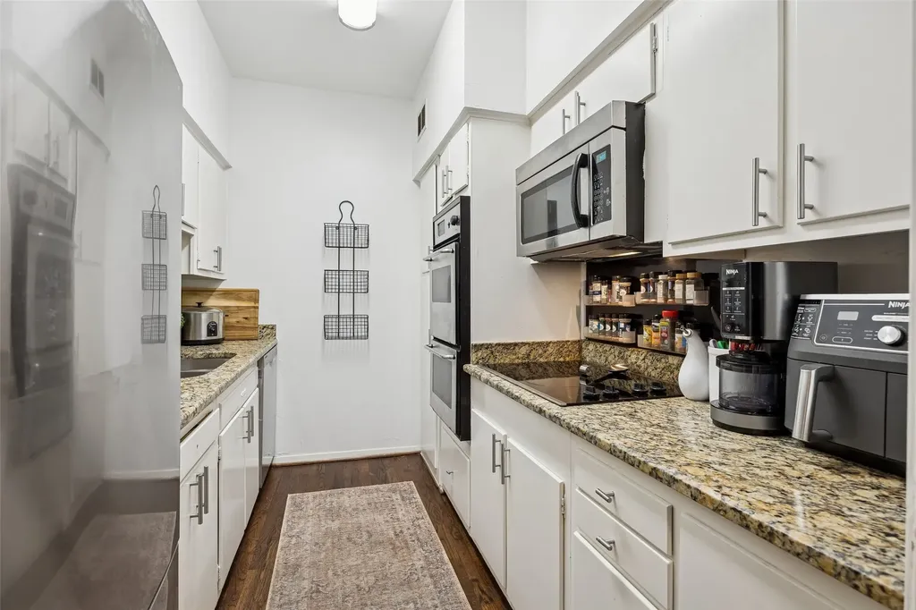7506 W Northwest Highway Dallas TX 75225