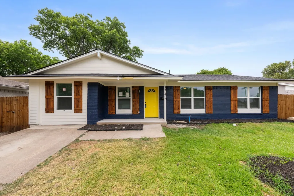 3245 Pacesetter Drive Dallas TX 75241