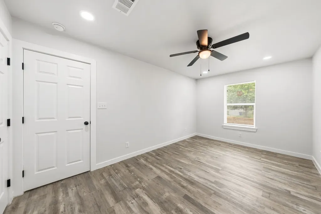 3245 Pacesetter Drive Dallas TX 75241