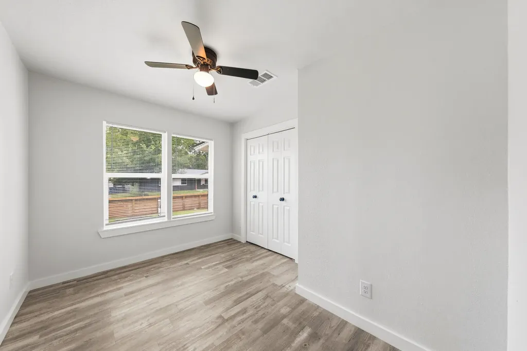 3245 Pacesetter Drive Dallas TX 75241