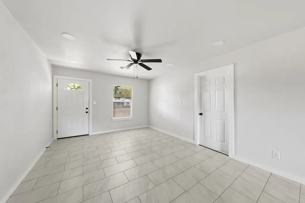 3245 Pacesetter Drive Dallas TX 75241