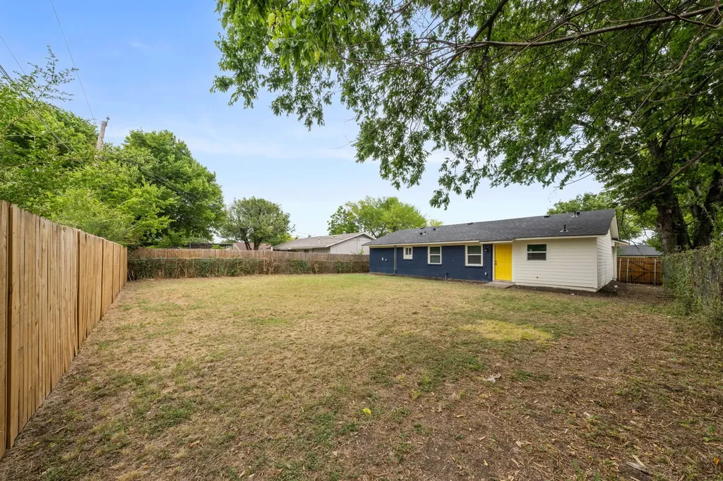 3245 Pacesetter Drive Dallas TX 75241