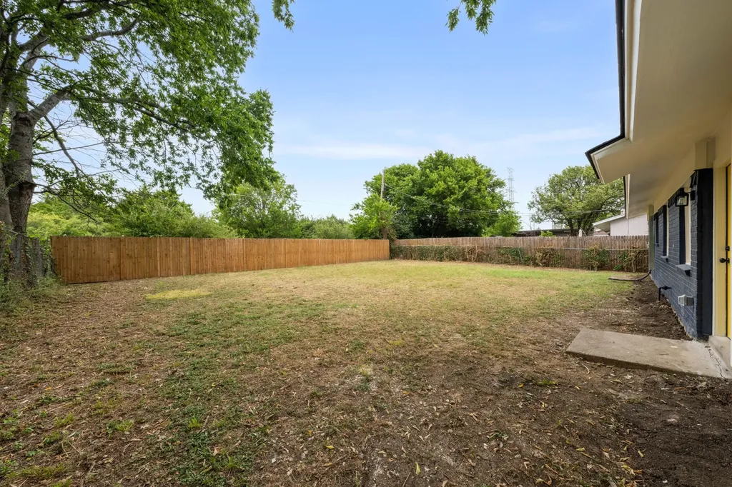 3245 Pacesetter Drive Dallas TX 75241