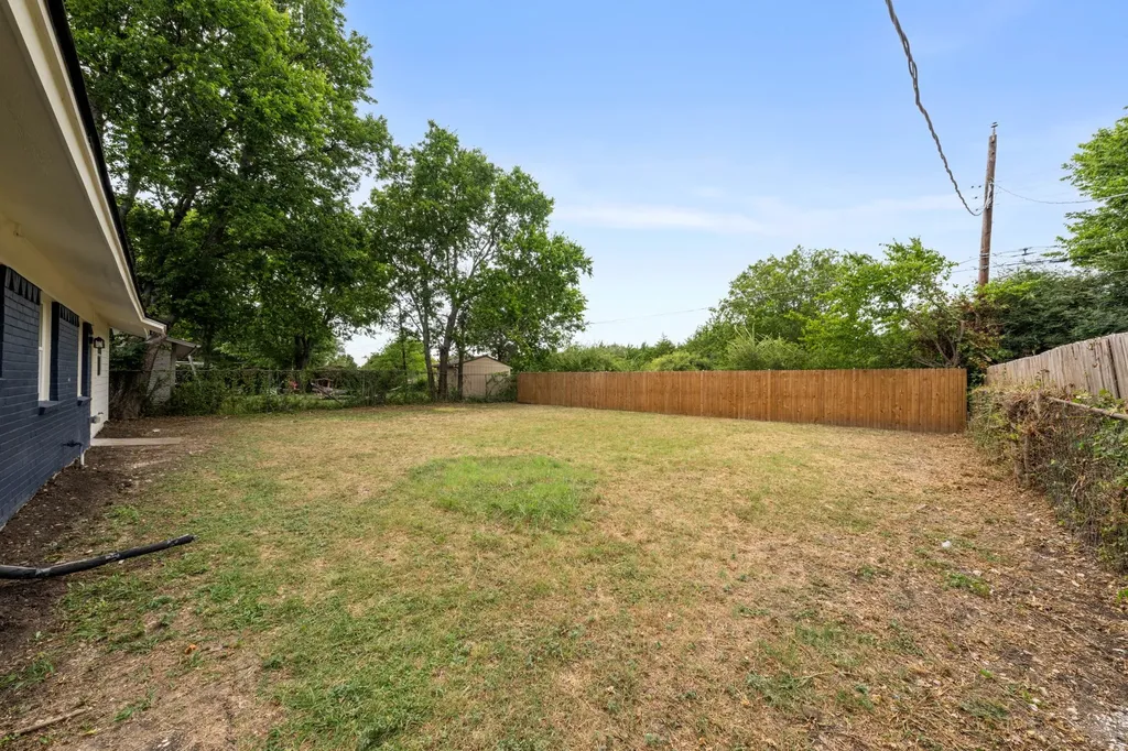 3245 Pacesetter Drive Dallas TX 75241