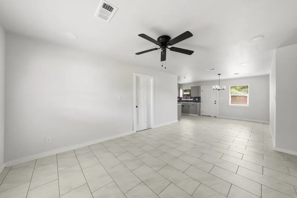 3245 Pacesetter Drive Dallas TX 75241
