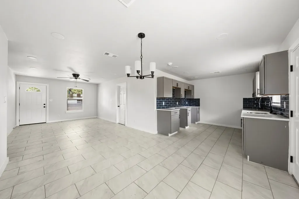 3245 Pacesetter Drive Dallas TX 75241