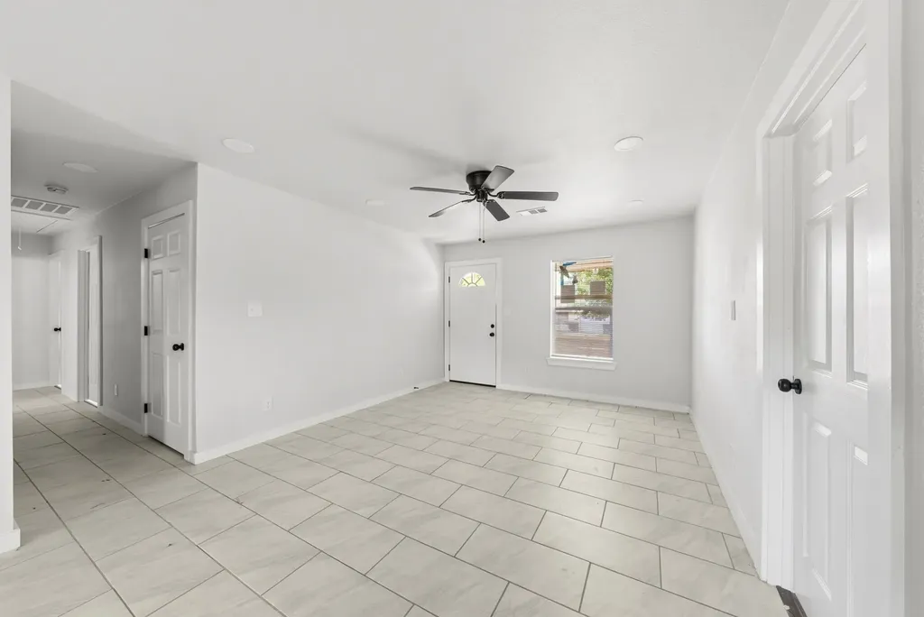 3245 Pacesetter Drive Dallas TX 75241
