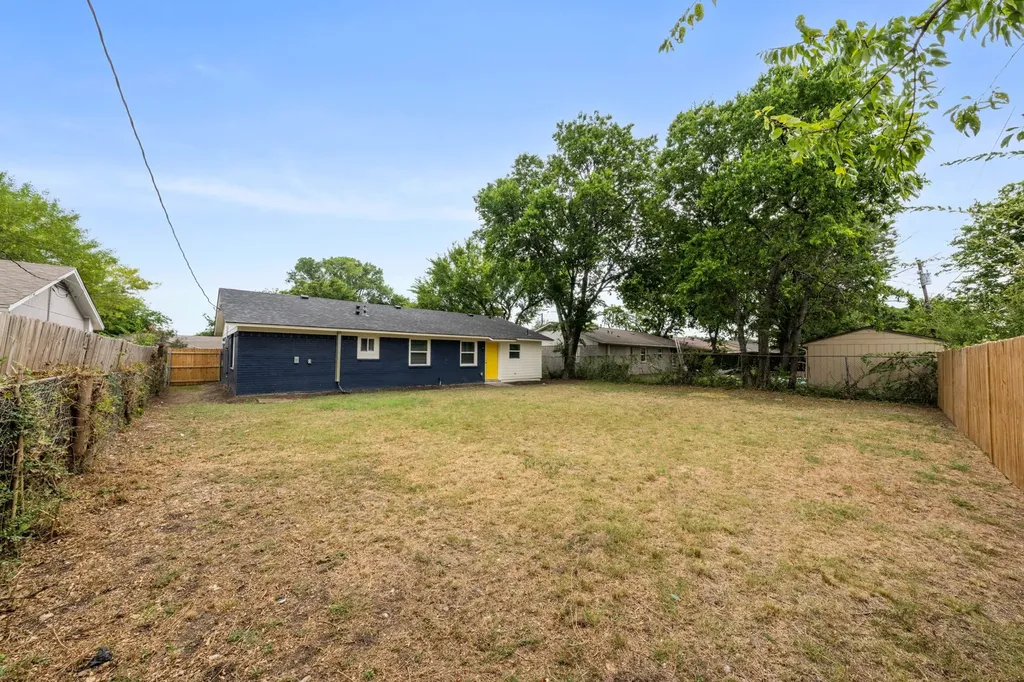 3245 Pacesetter Drive Dallas TX 75241