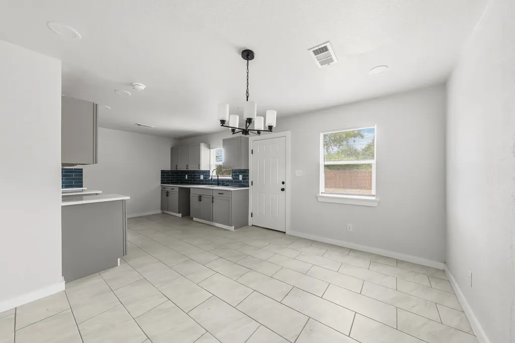 3245 Pacesetter Drive Dallas TX 75241