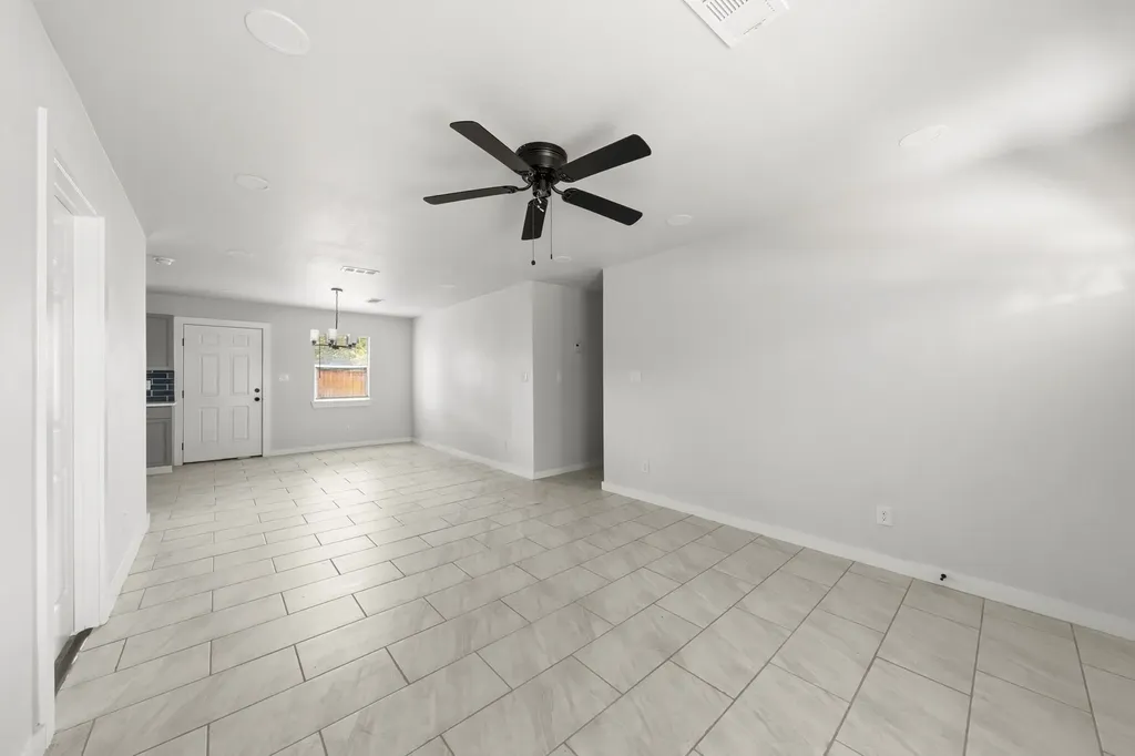3245 Pacesetter Drive Dallas TX 75241
