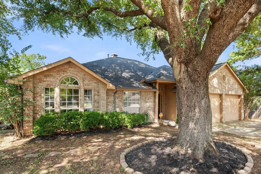 2818 Glen Ridge Drive Arlington TX 76016
