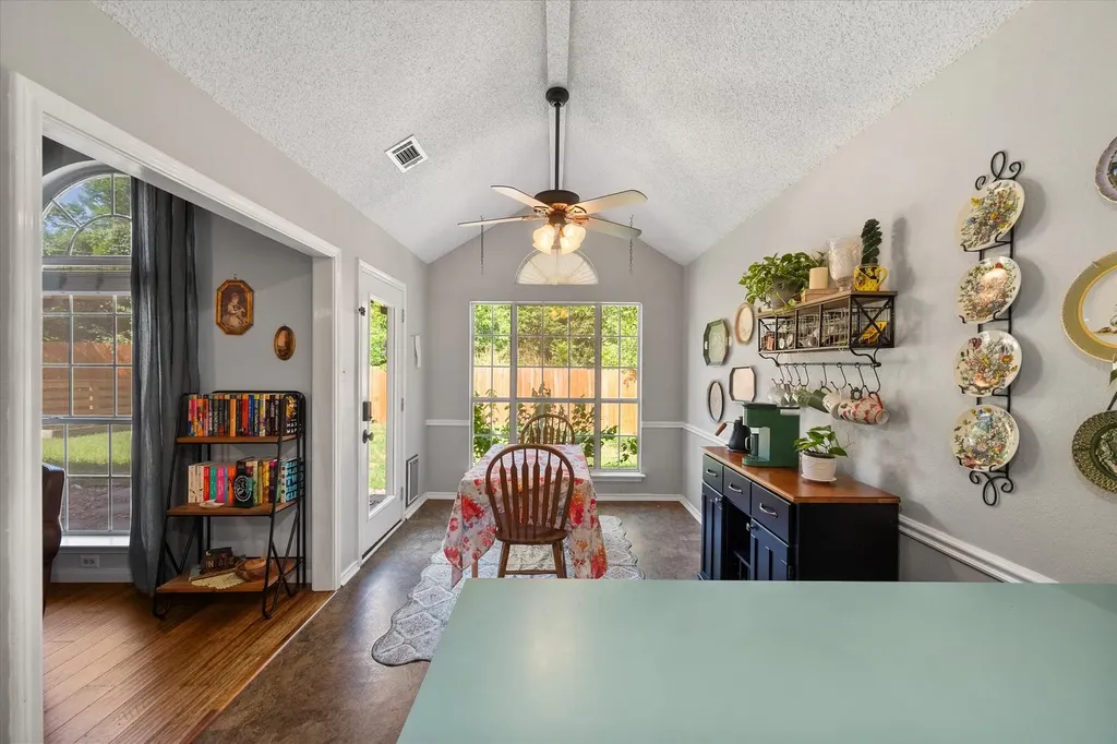 2818 Glen Ridge Drive Arlington TX 76016