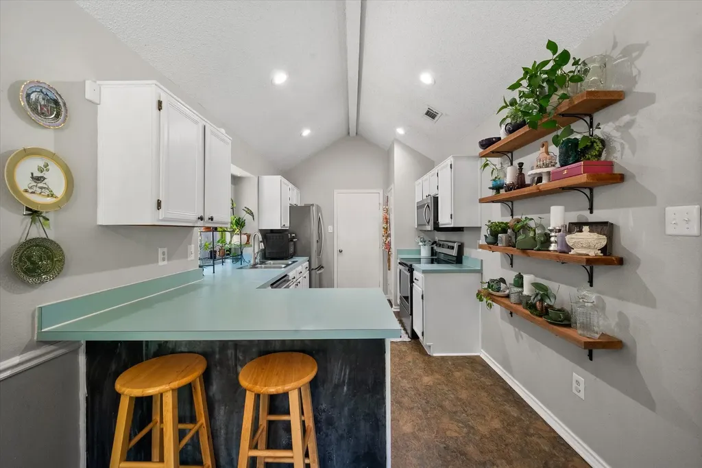 2818 Glen Ridge Drive Arlington TX 76016