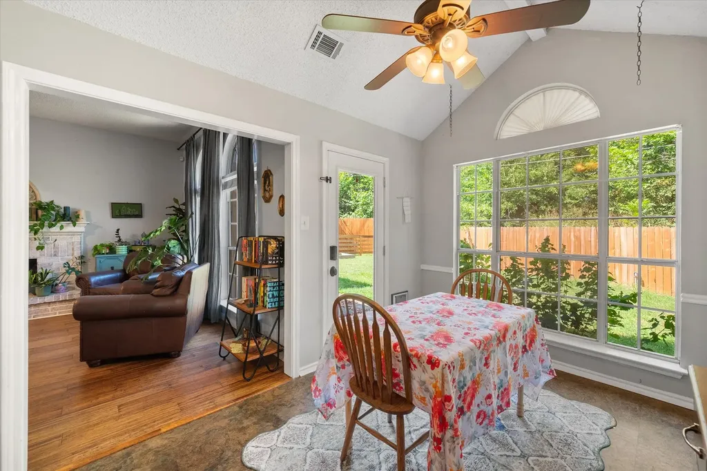 2818 Glen Ridge Drive Arlington TX 76016