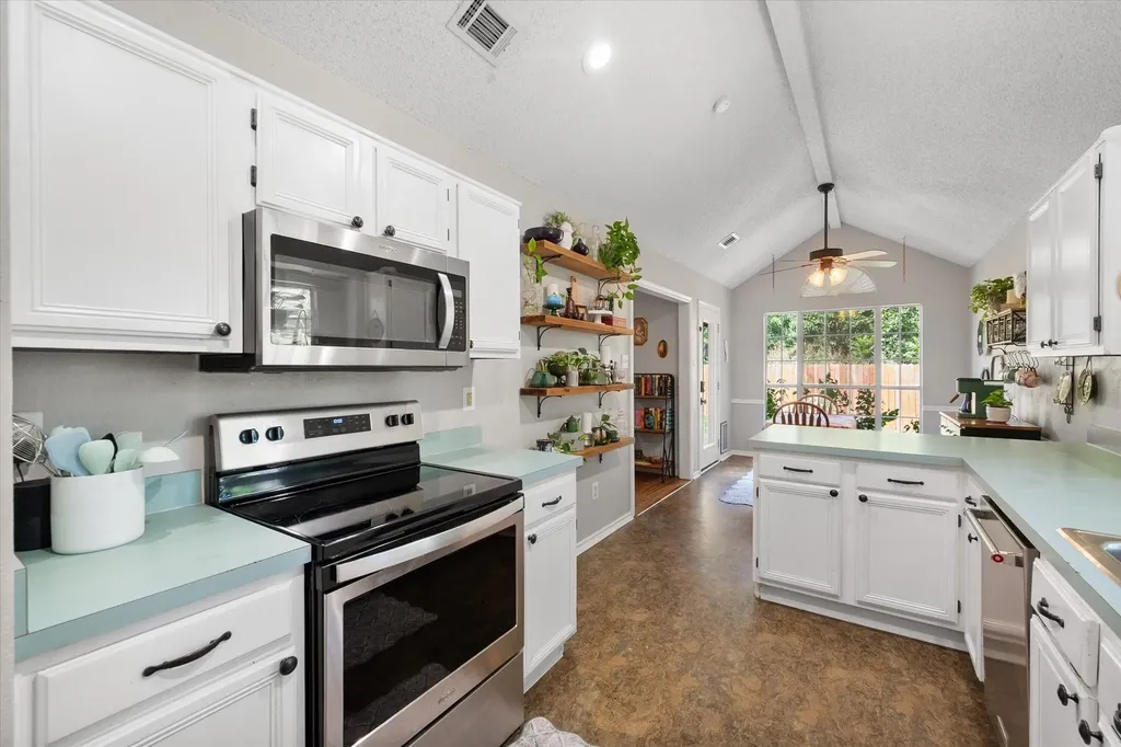 2818 Glen Ridge Drive Arlington TX 76016