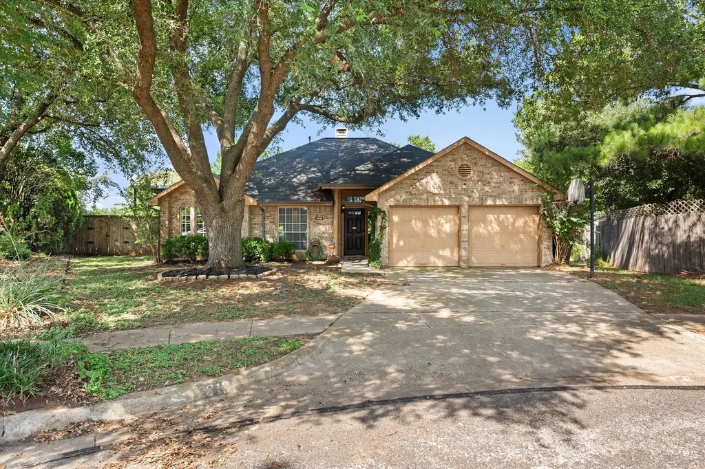 2818 Glen Ridge Drive Arlington TX 76016