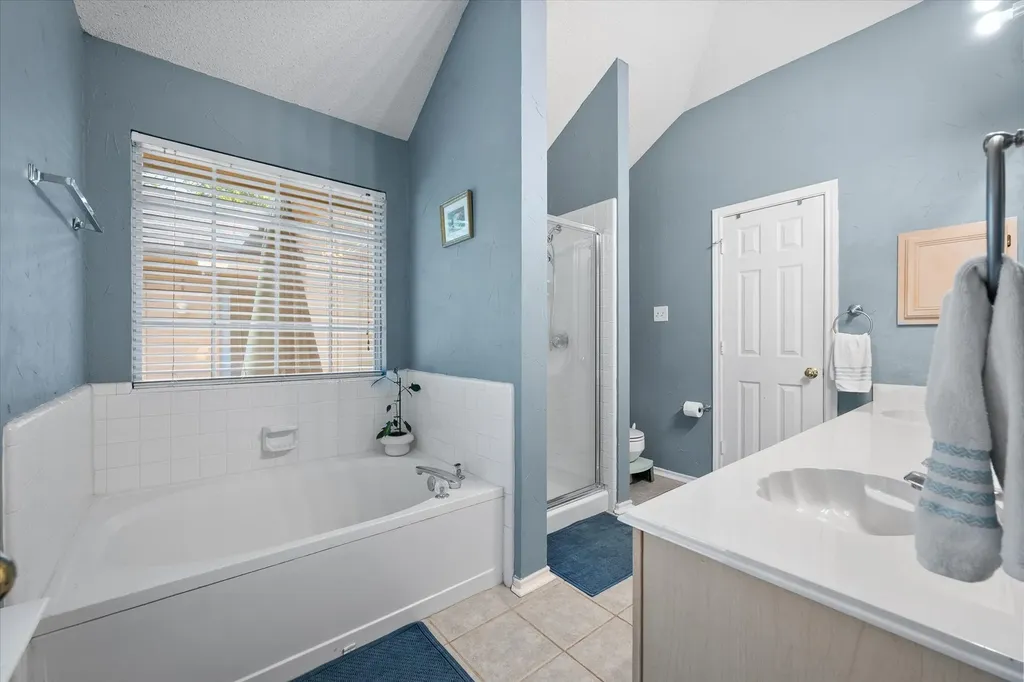 2818 Glen Ridge Drive Arlington TX 76016