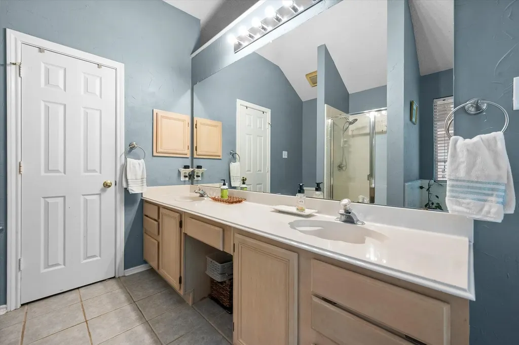 2818 Glen Ridge Drive Arlington TX 76016
