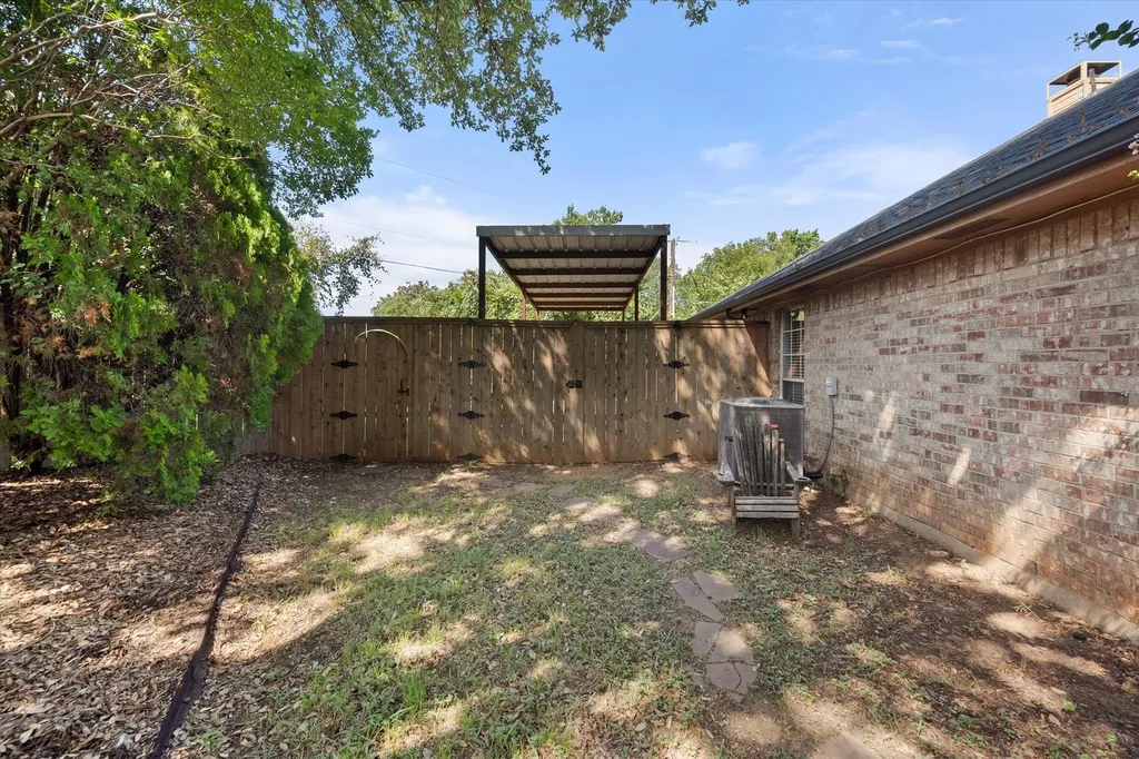 2818 Glen Ridge Drive Arlington TX 76016