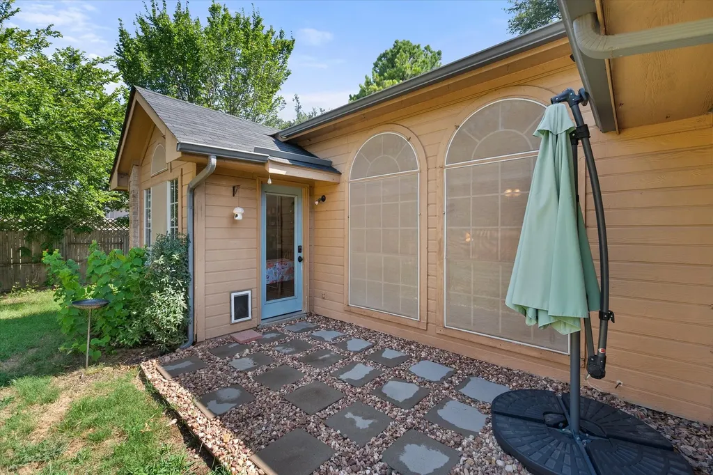 2818 Glen Ridge Drive Arlington TX 76016