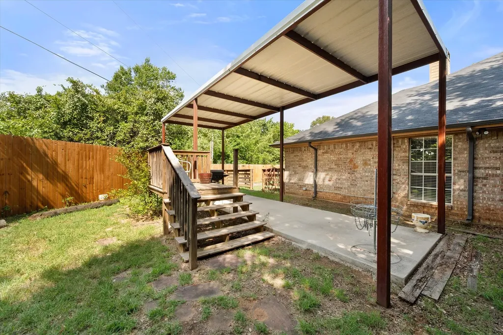 2818 Glen Ridge Drive Arlington TX 76016