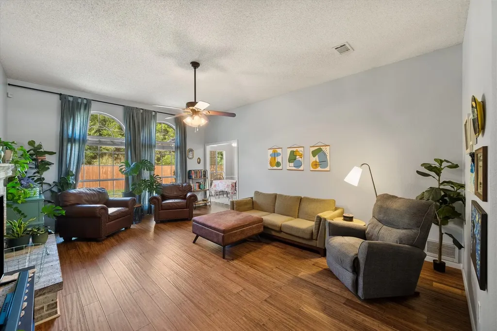 2818 Glen Ridge Drive Arlington TX 76016