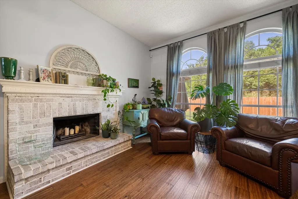 2818 Glen Ridge Drive Arlington TX 76016