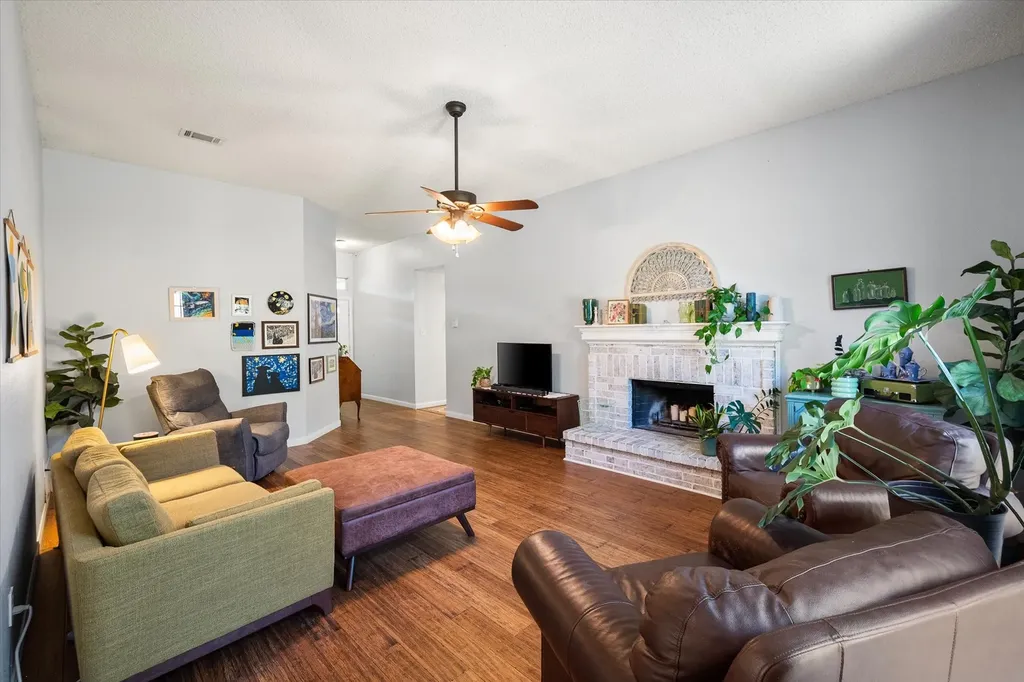 2818 Glen Ridge Drive Arlington TX 76016
