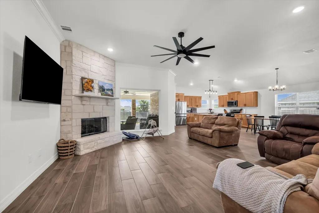 820 Secretariat Drive Hewitt TX 76643