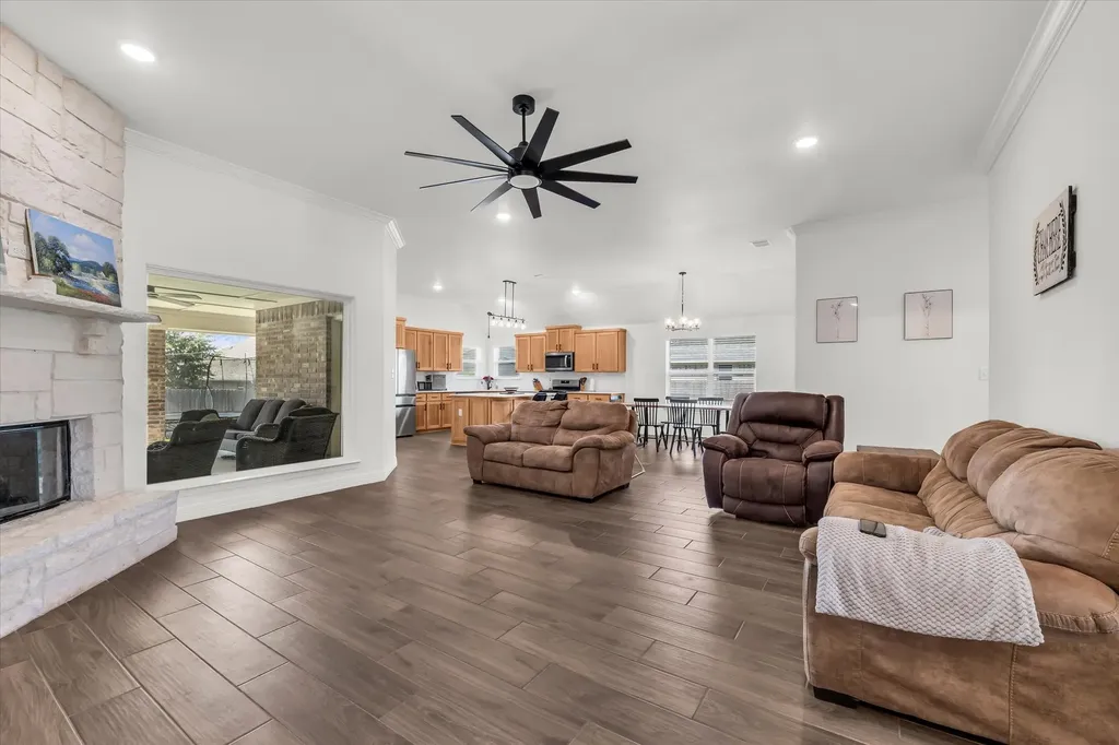 820 Secretariat Drive Hewitt TX 76643