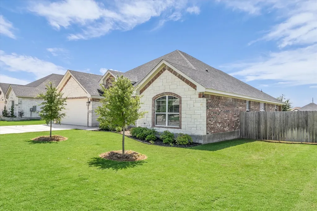 820 Secretariat Drive Hewitt TX 76643