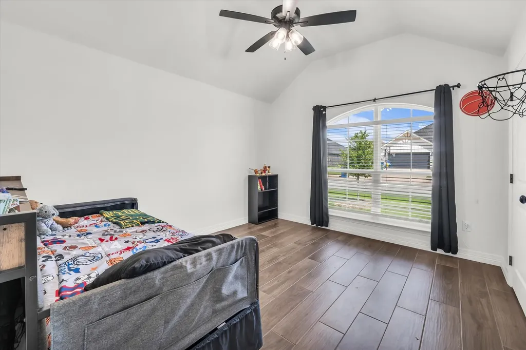820 Secretariat Drive Hewitt TX 76643