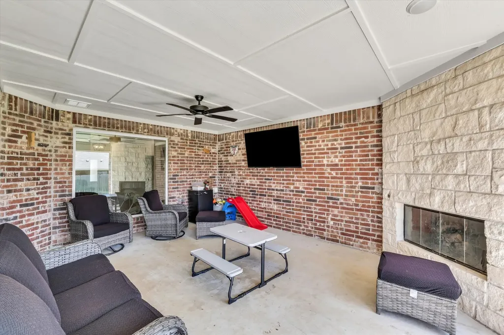 820 Secretariat Drive Hewitt TX 76643