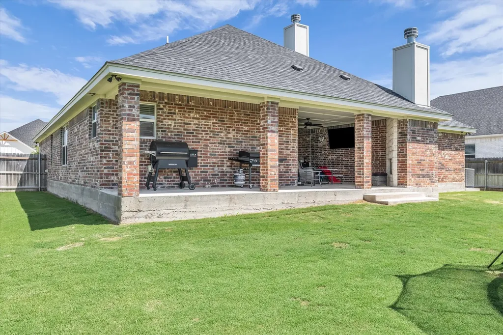 820 Secretariat Drive Hewitt TX 76643