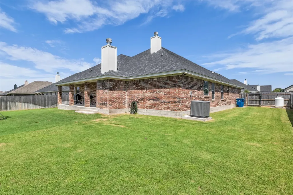 820 Secretariat Drive Hewitt TX 76643